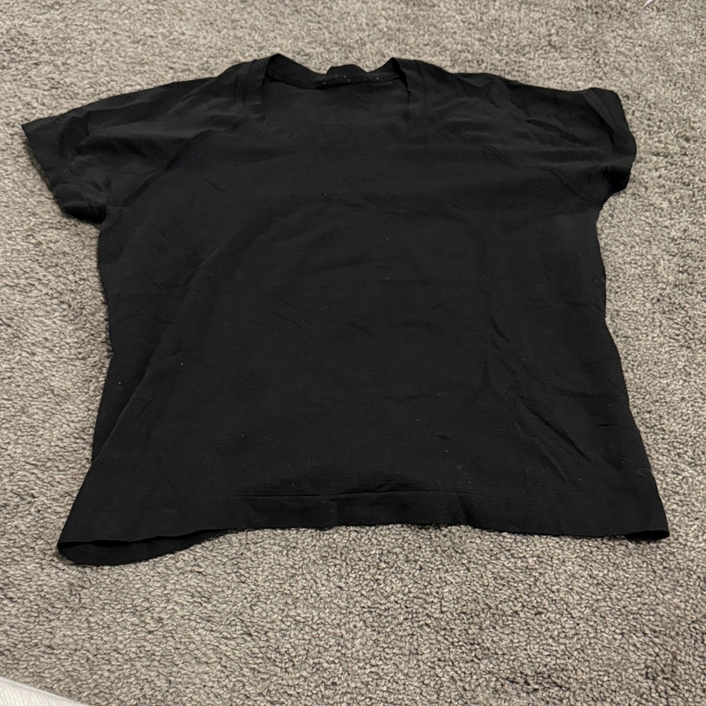 Lululemon black women’s workout top